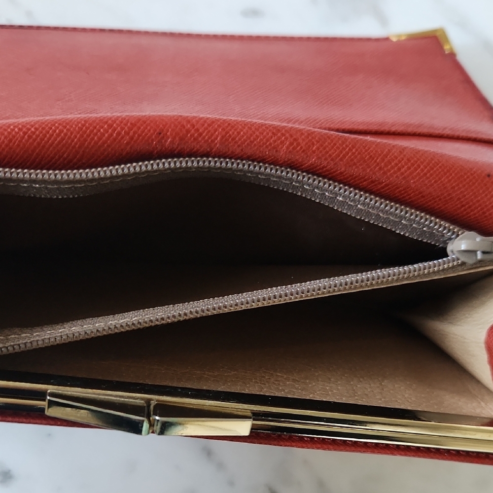 Givenchy Red Kiss LockWallet w/ Elegant Gold Accents..beautiful Classic Wallet - Picture 5 of 10